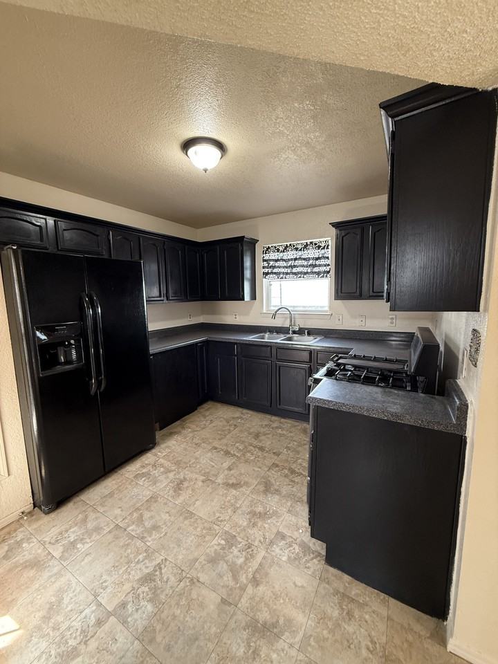 12008 Castle Woods Dr #1 - Photo 5 of 22