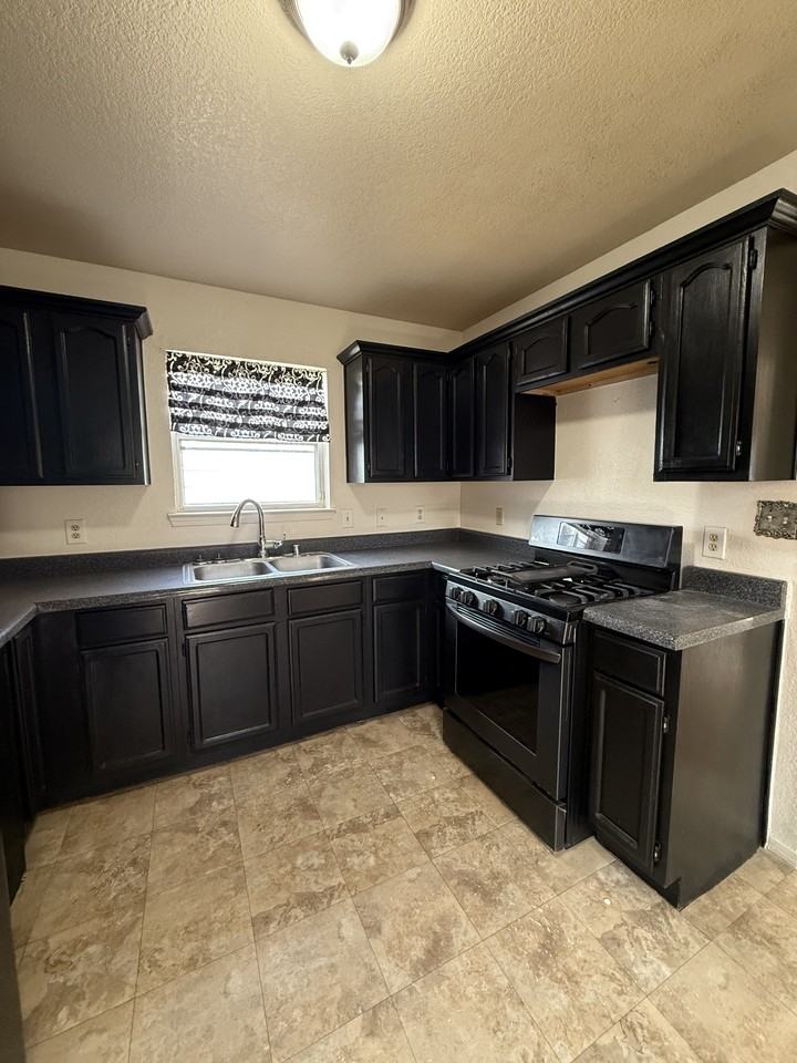 12008 Castle Woods Dr #1 - Photo 6 of 22