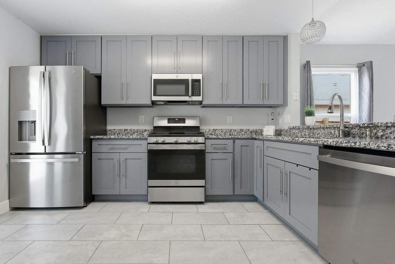 3445 Huntwicke Boulevard - Photo 4 of 31