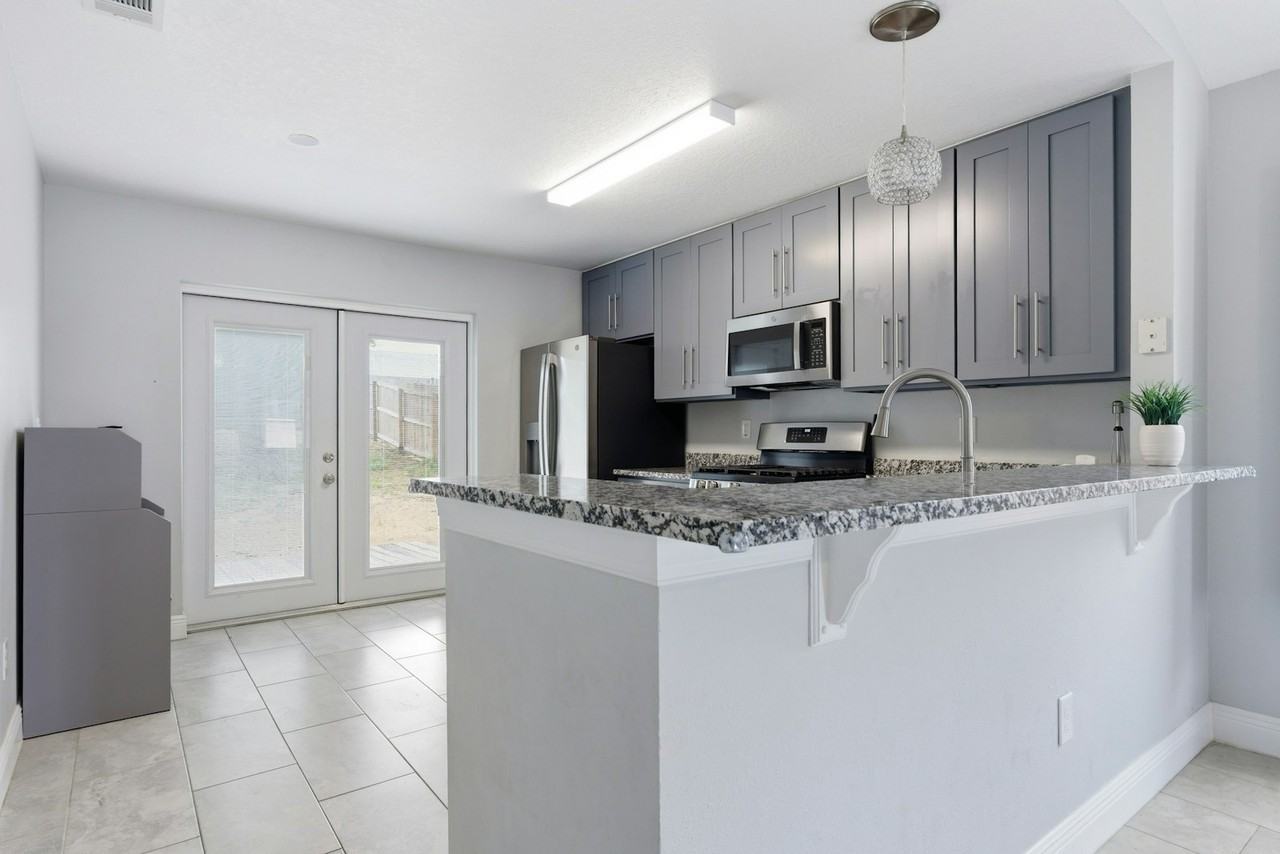 3445 Huntwicke Boulevard - Photo 7 of 31