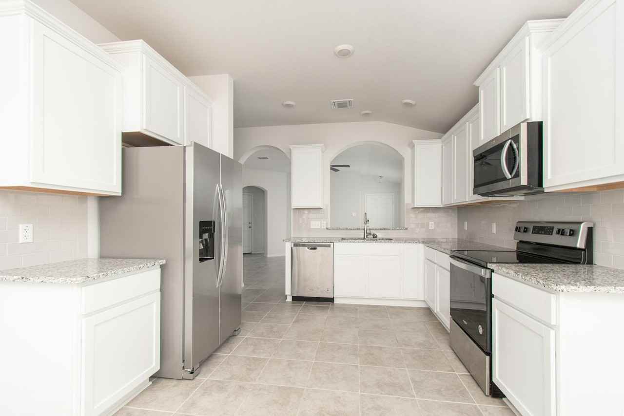 9019 Stonehollow - Photo 2 of 22