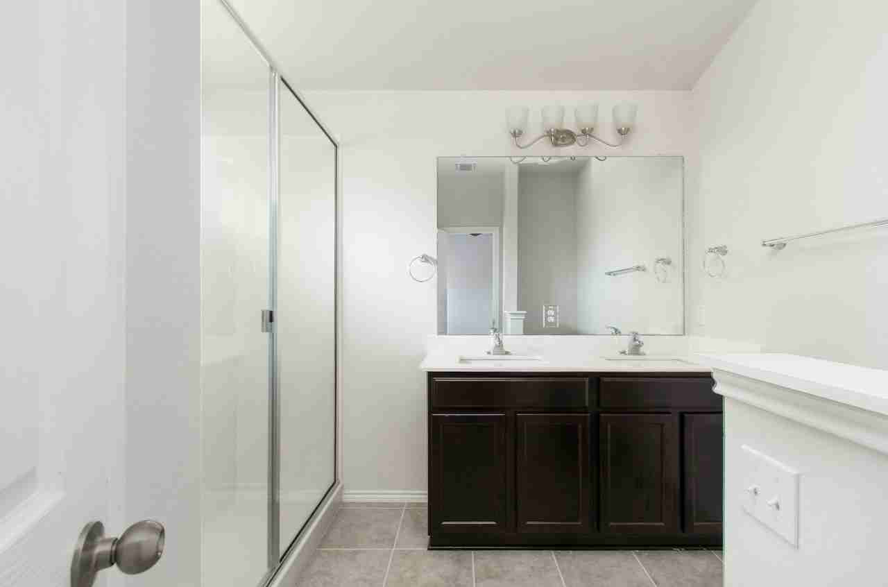 9019 Stonehollow - Photo 6 of 22