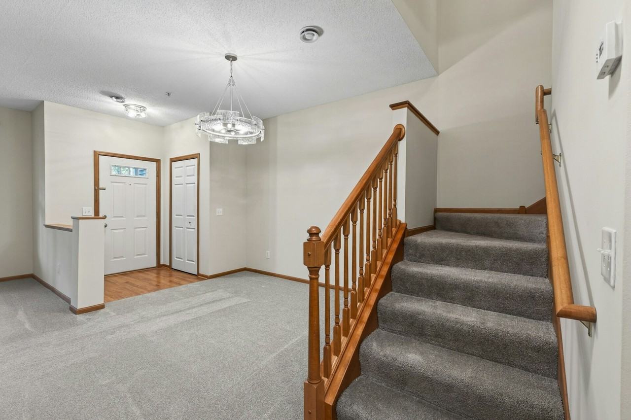 6708 Narcissus Lane North - Photo 4 of 28