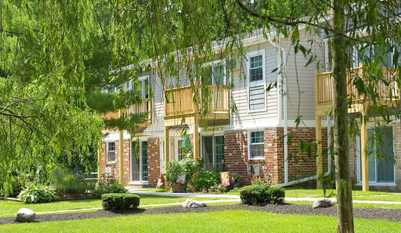 Woodcrest Apartments - Photo 4 of 11
