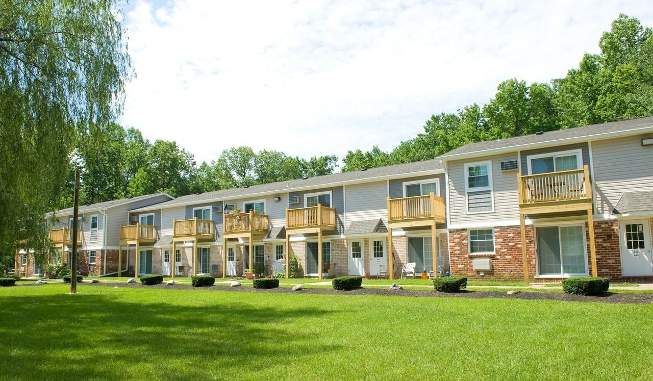 Woodcrest Apartments - Photo 5 of 11