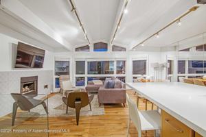 featured image of 809 S Aspen St #7
