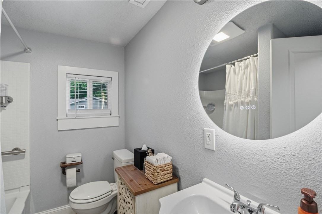 412 Charles Ave - Photo 2 of 16
