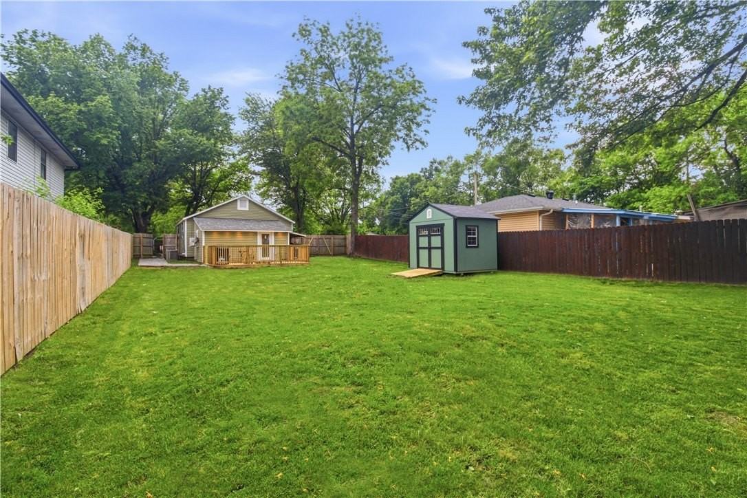 412 Charles Ave - Photo 5 of 16