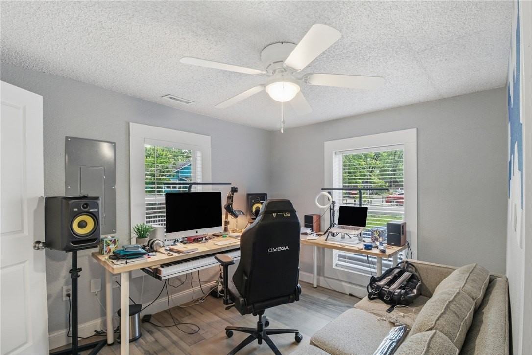 412 Charles Ave - Photo 6 of 16