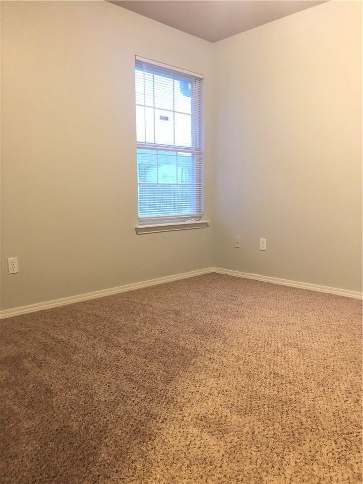 720 Pennington St - Photo 6 of 9