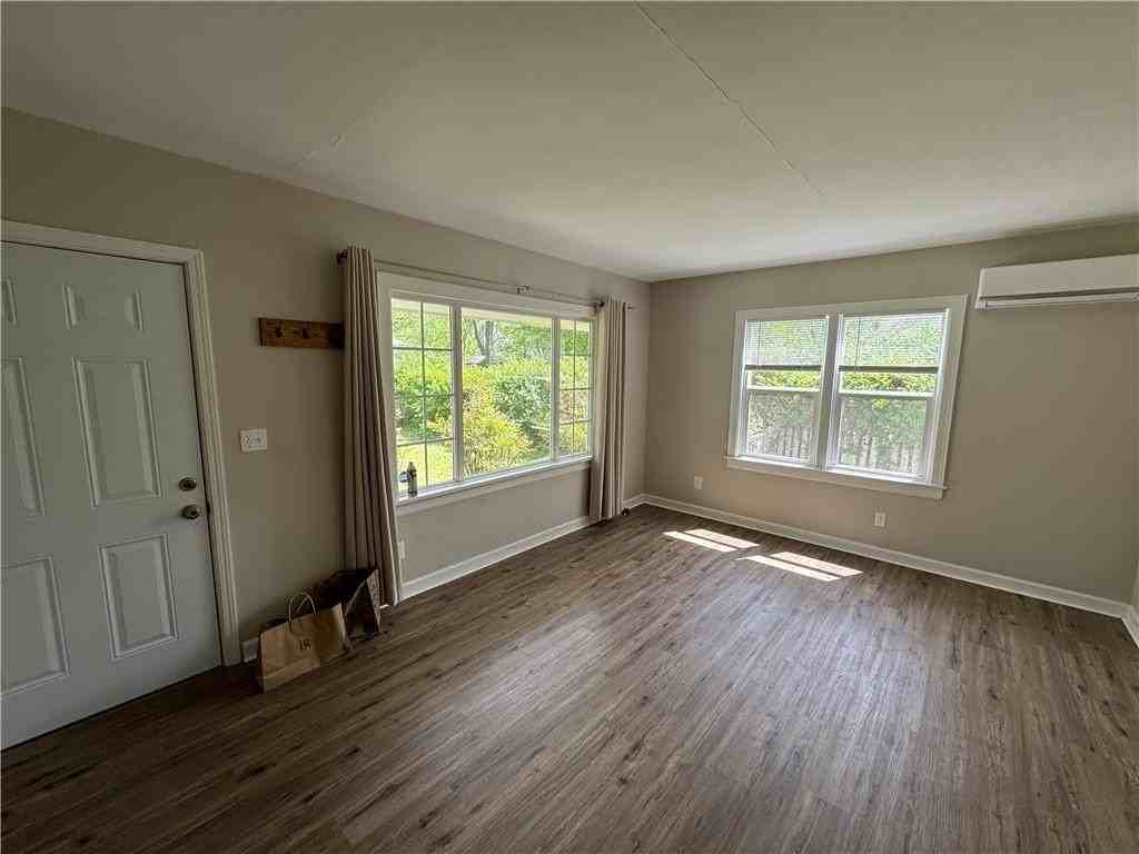 1843 N Janice Ave - Photo 5 of 15