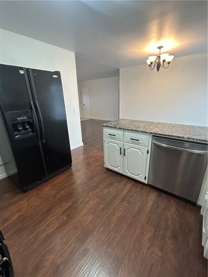 1208 Nw 2nd St - Photo 4 of 27
