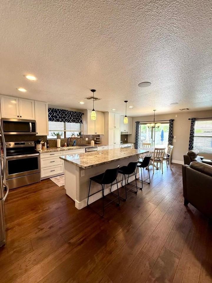 6732 S Vernon Dr - Photo 3 of 15