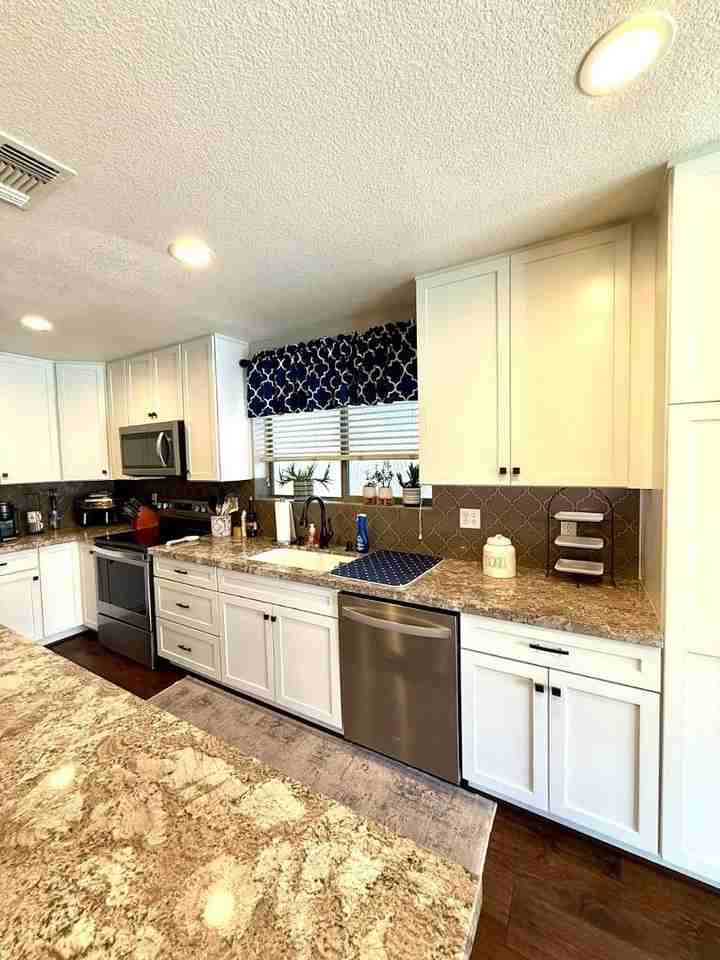 6732 S Vernon Dr - Photo 5 of 15
