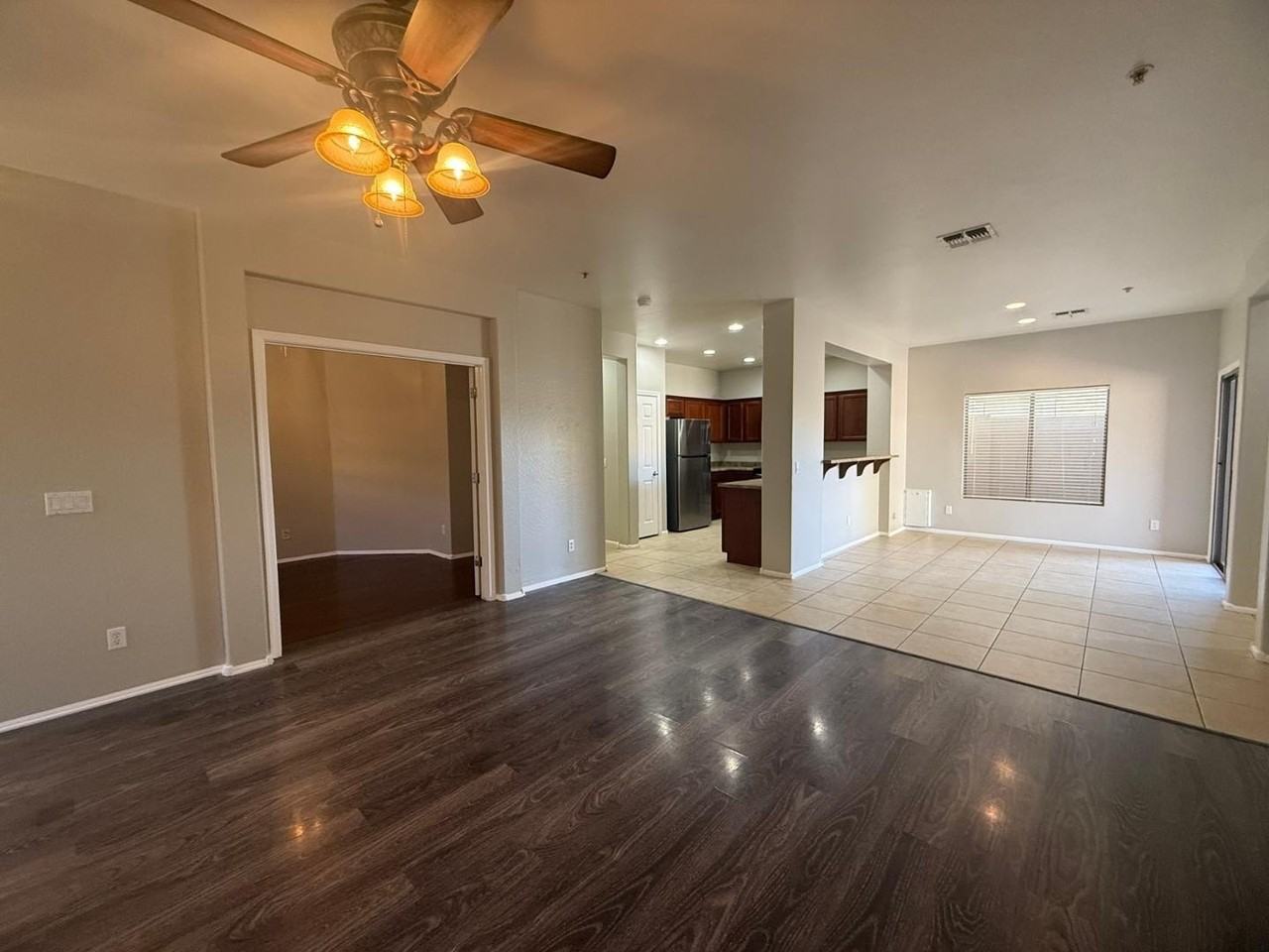 902 E Dee St - Photo 5 of 27
