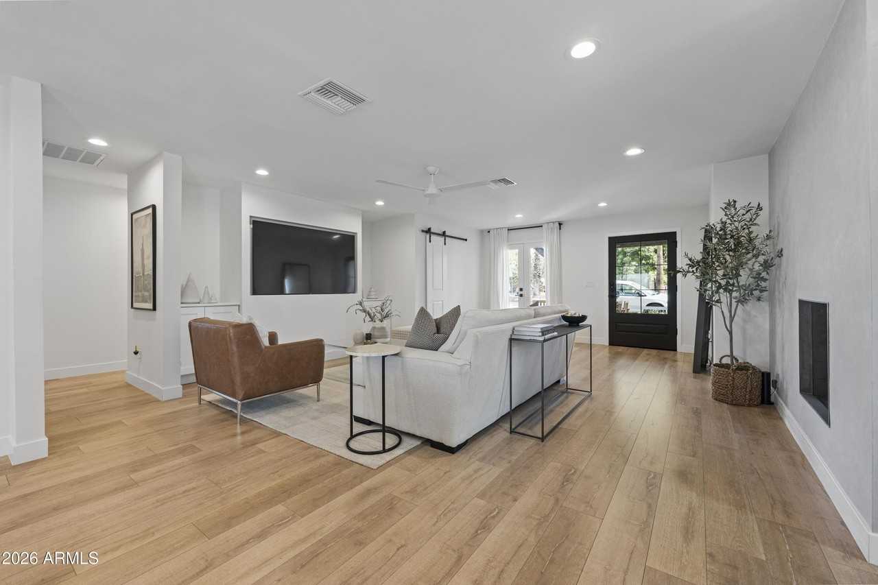 4244 N 35th Pl - Photo 5 of 39
