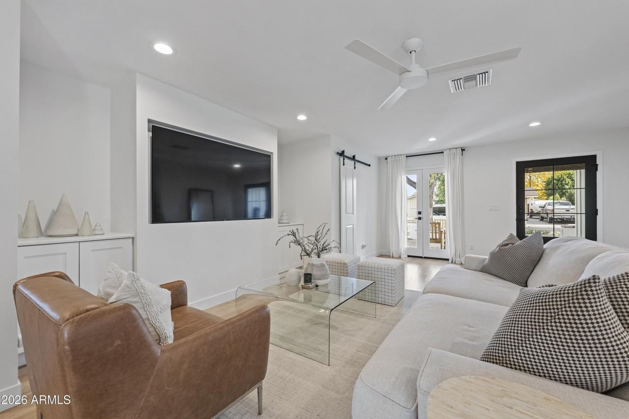 4244 N 35th Pl - Photo 6 of 39