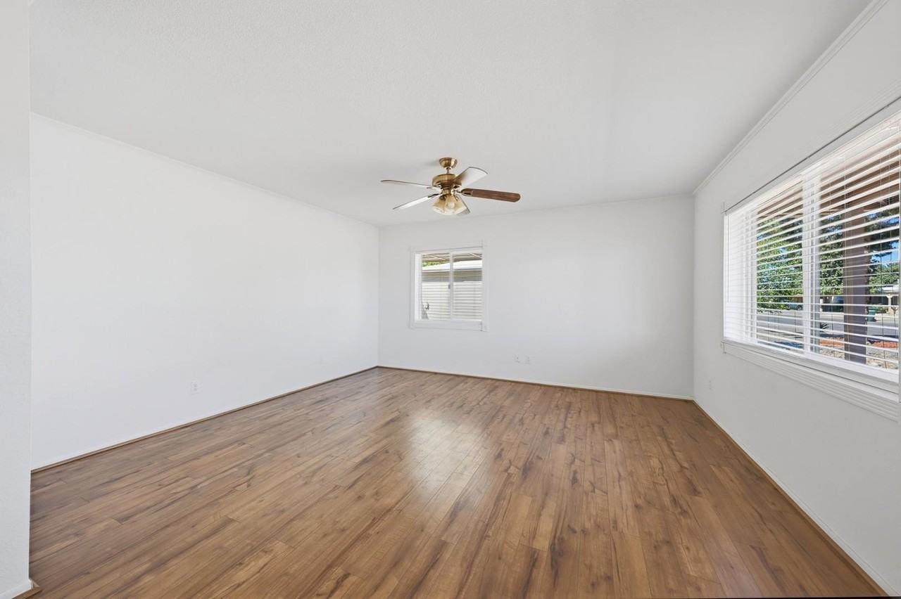 2331 E Betty Elyse Ln - Photo 4 of 29