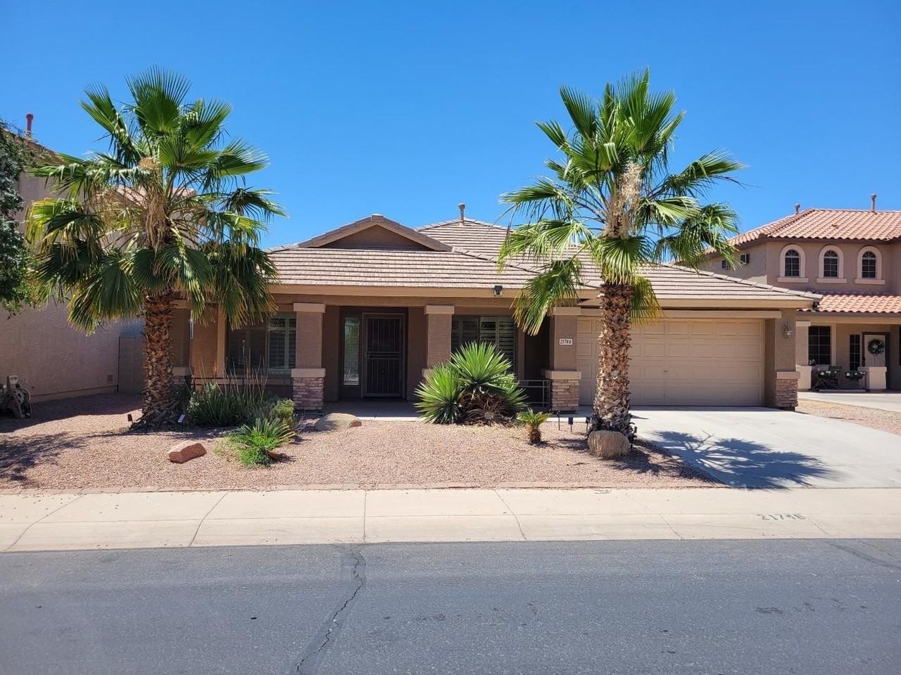 21746 N Backus Dr - Photo 2 of 23