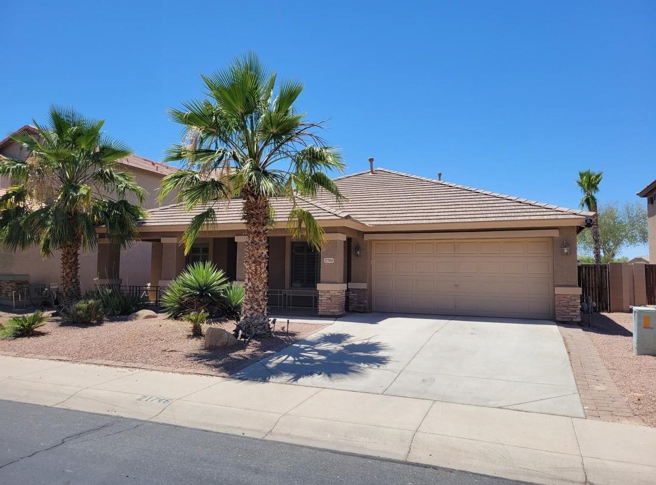 21746 N Backus Dr - Photo 3 of 23