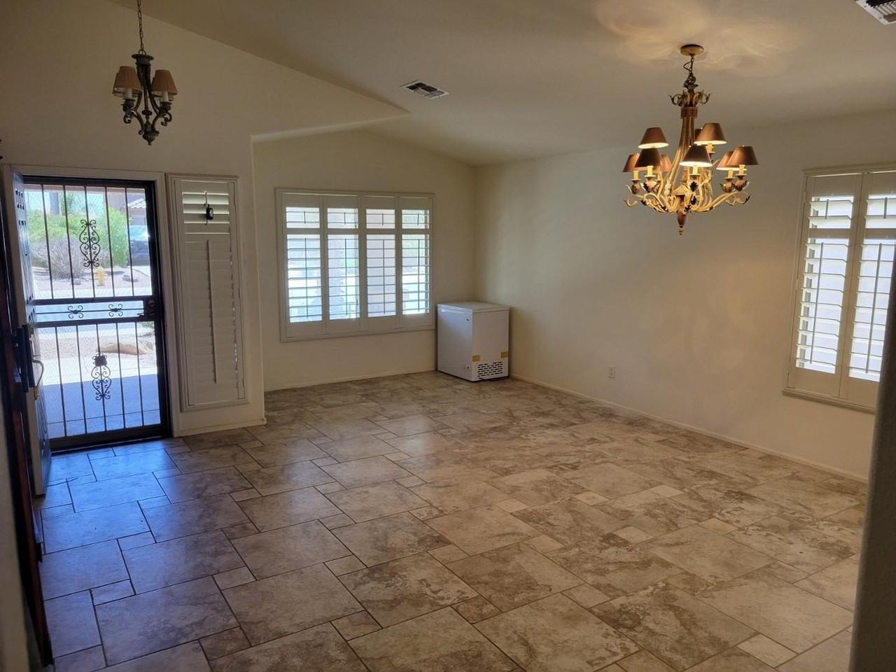 21746 N Backus Dr - Photo 4 of 23