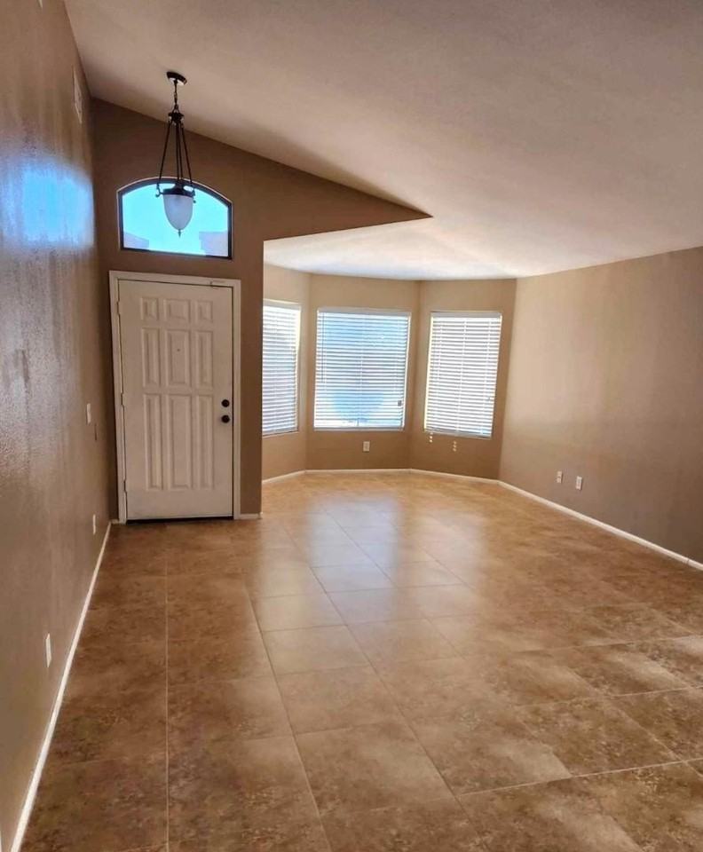 607 N 167th Dr - Photo 2 of 11