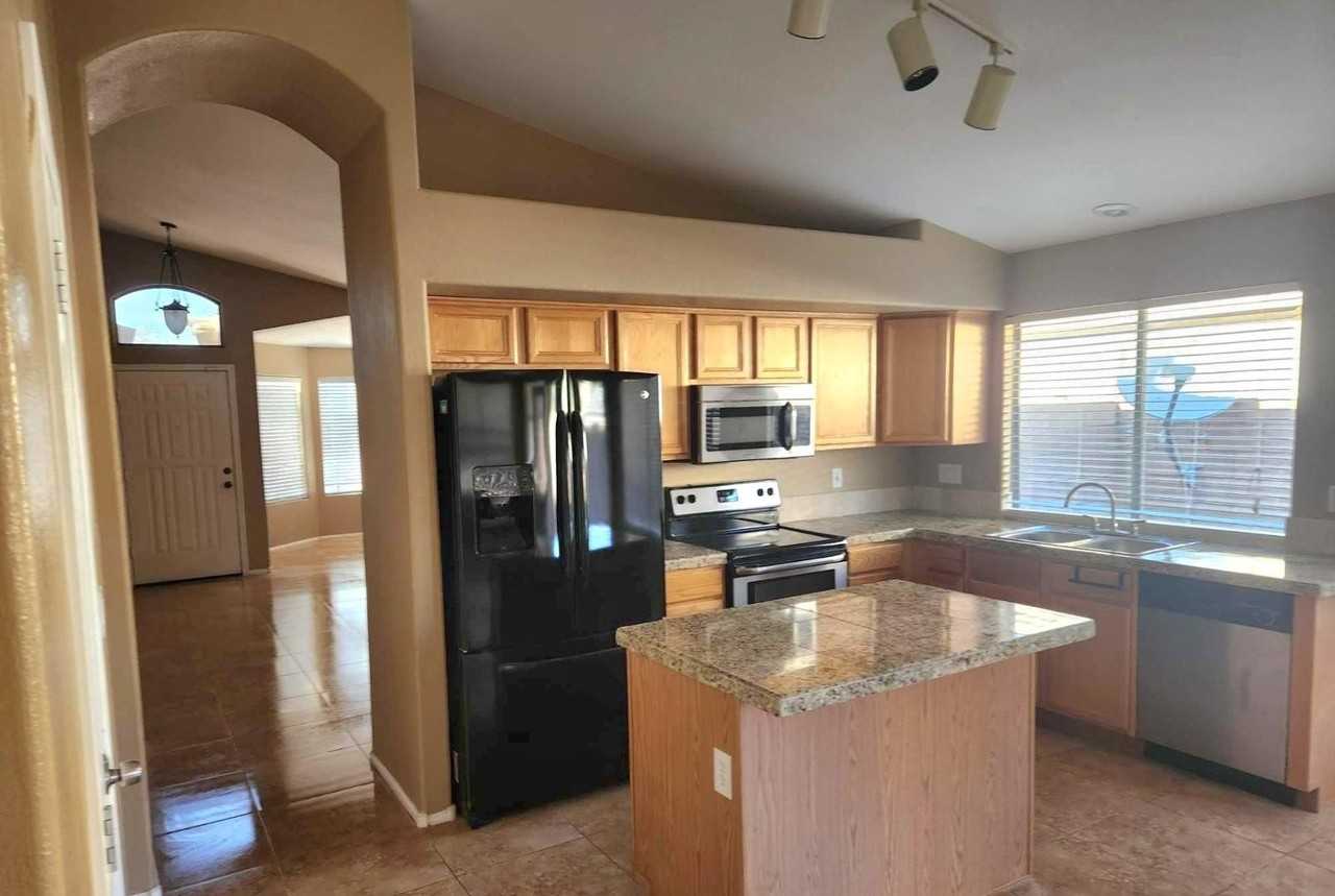 607 N 167th Dr - Photo 4 of 11