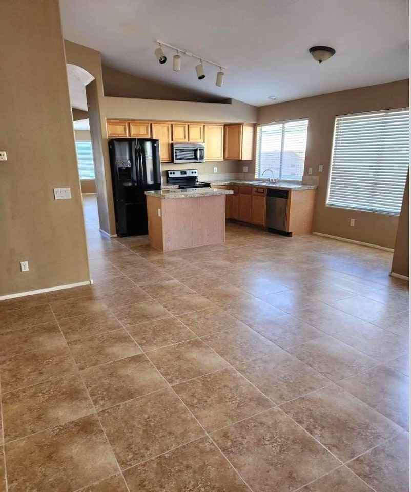 607 N 167th Dr - Photo 5 of 11