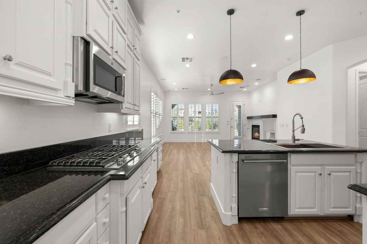 18394 N 92nd St - Photo 2 of 35