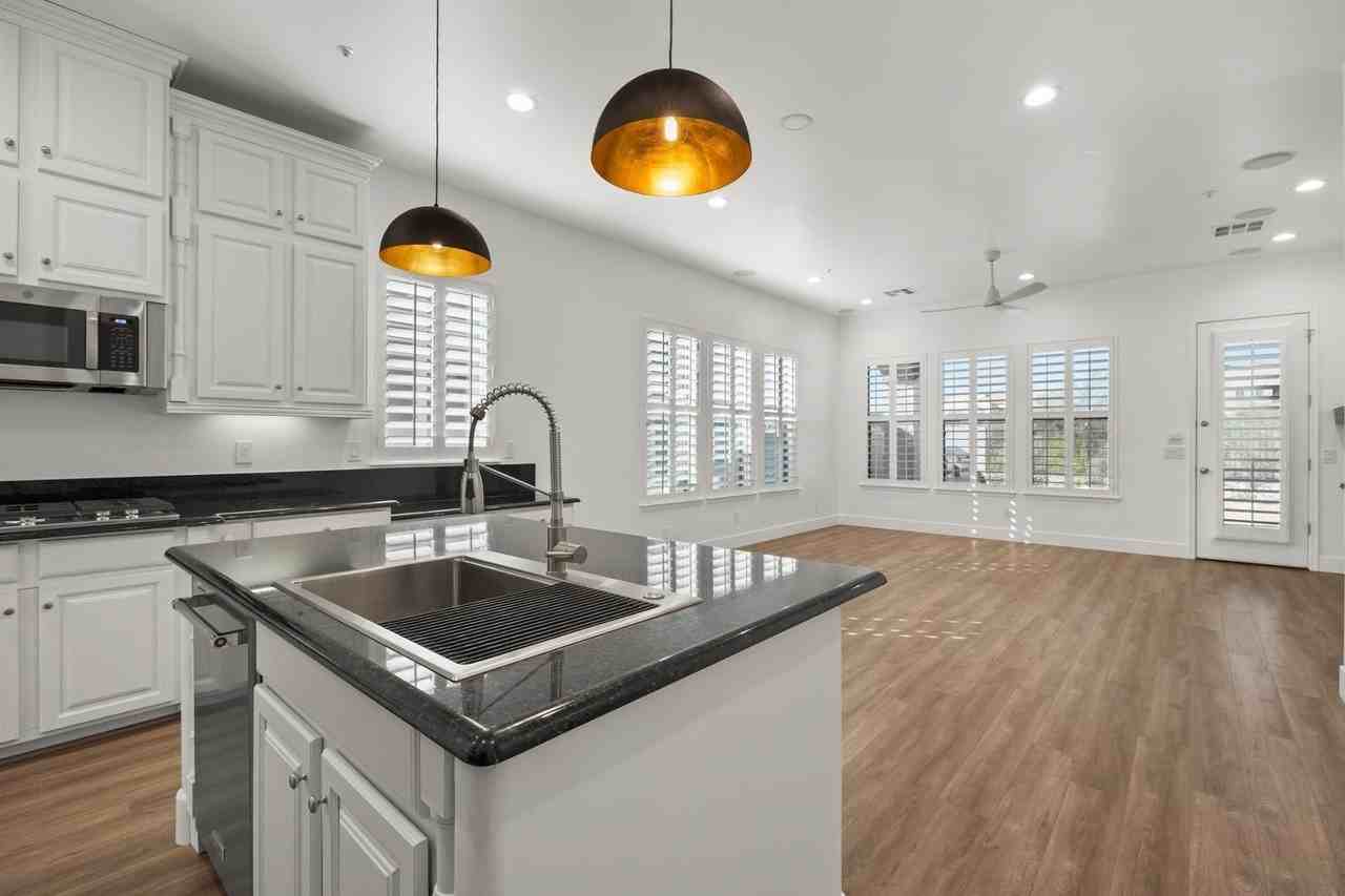 18394 N 92nd St - Photo 3 of 35