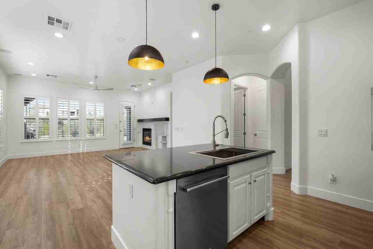 18394 N 92nd St - Photo 5 of 35