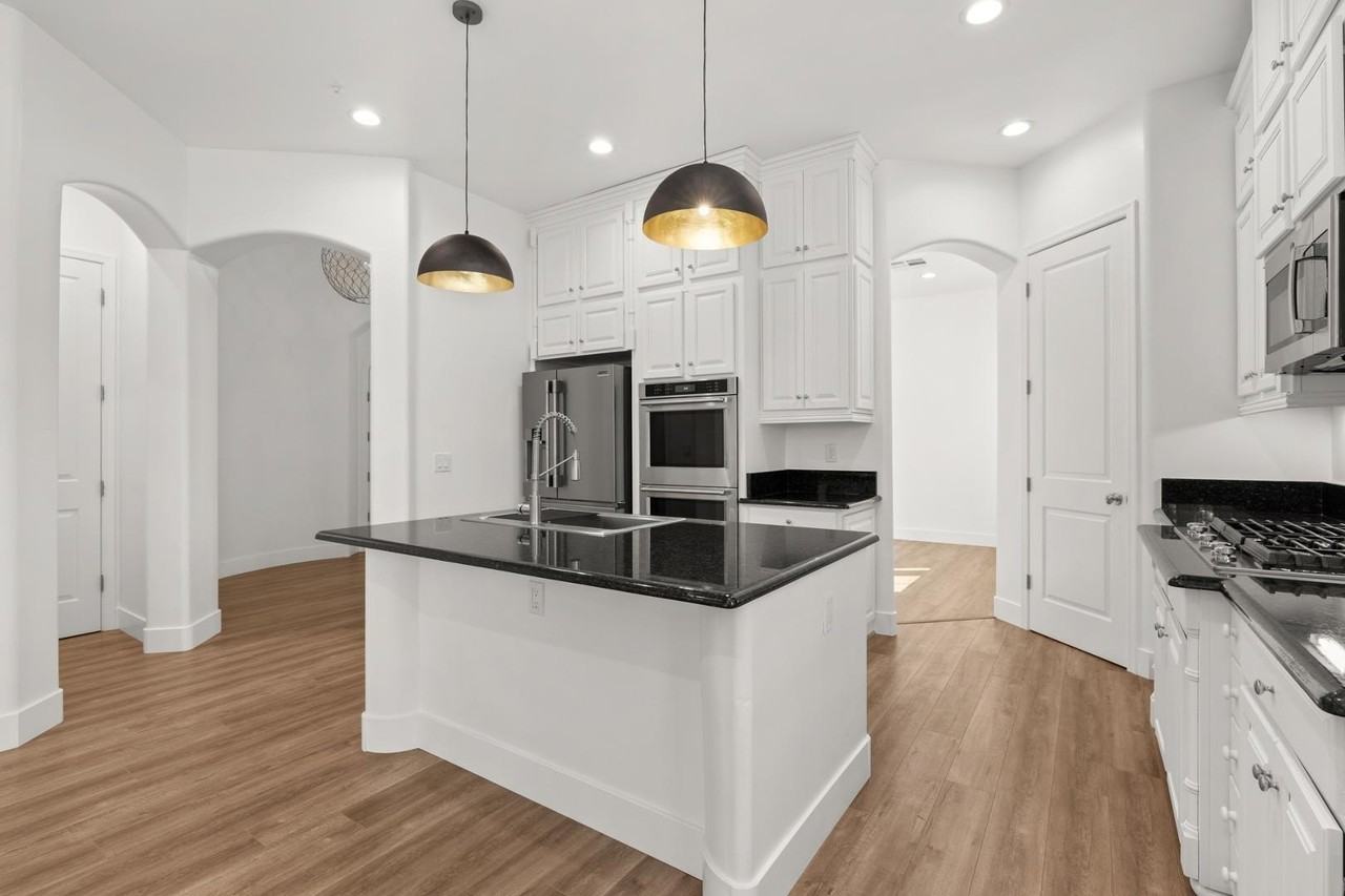 18394 N 92nd St - Photo 6 of 35