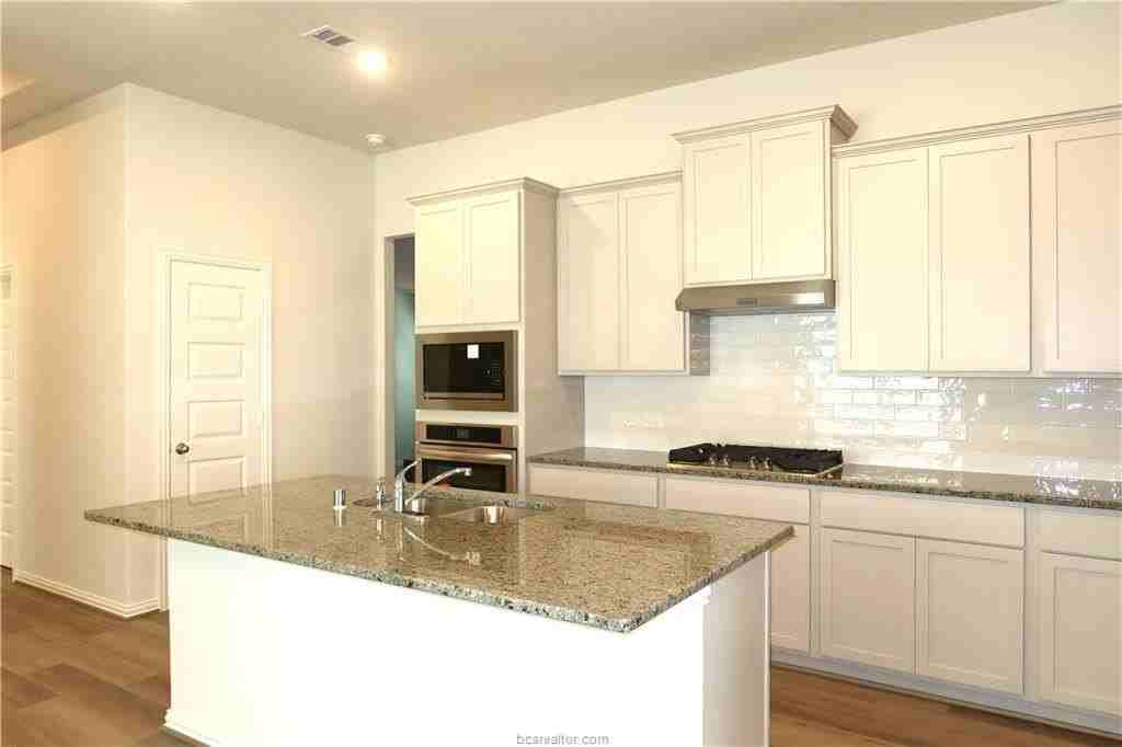 6306 Fulton Dr - Photo 5 of 21