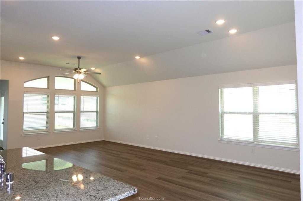 6306 Fulton Dr - Photo 7 of 21