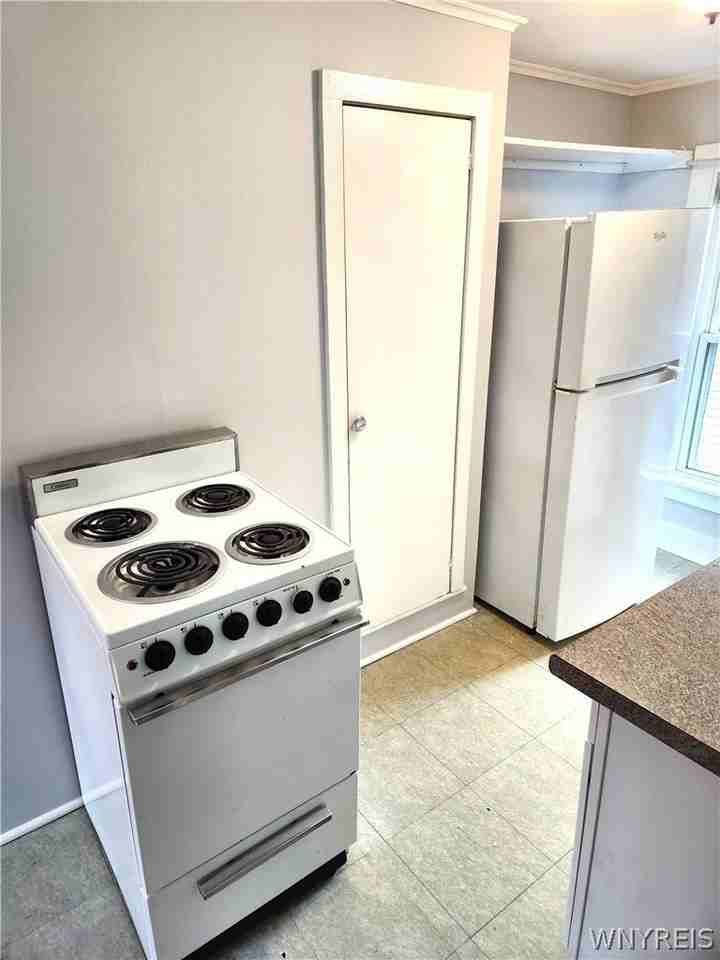 427 Broad St - Photo 3 of 11