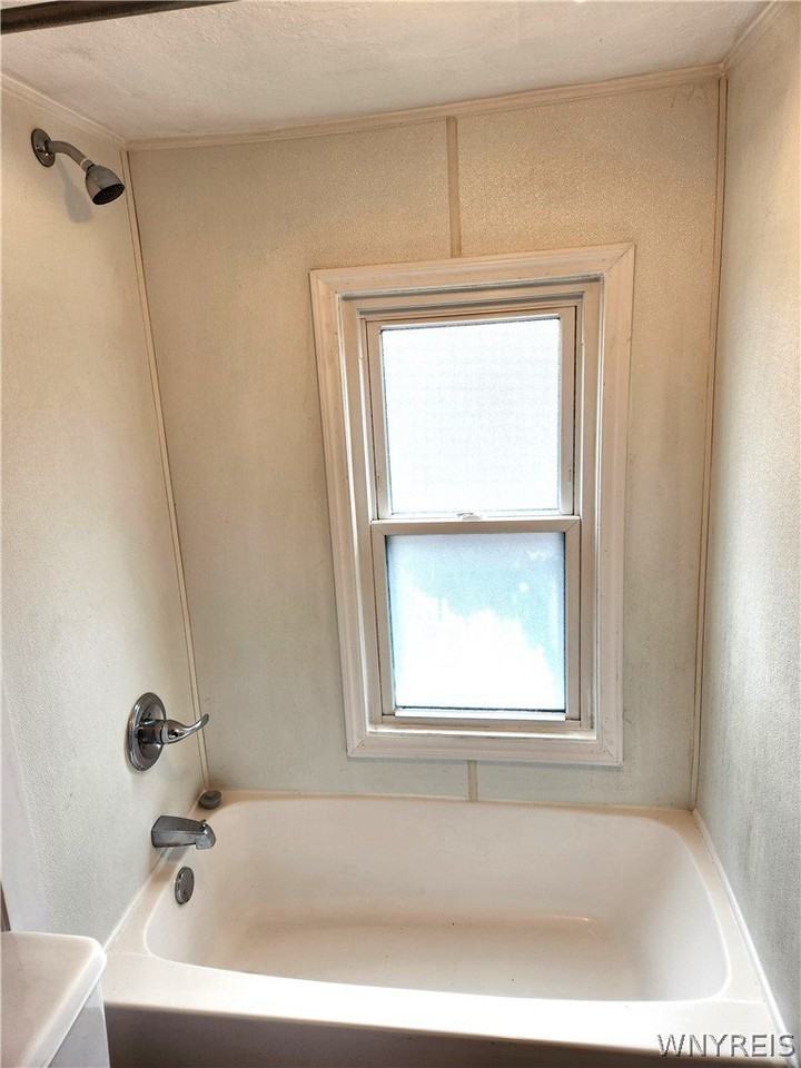 427 Broad St - Photo 6 of 11