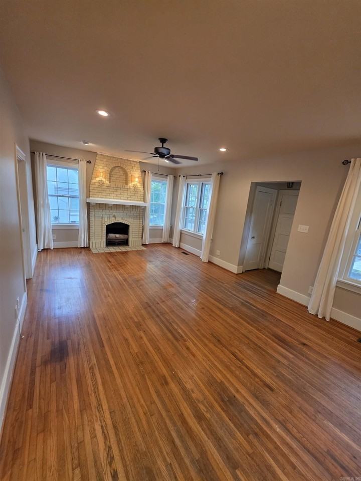 223 Linwood Ct - Photo 5 of 23