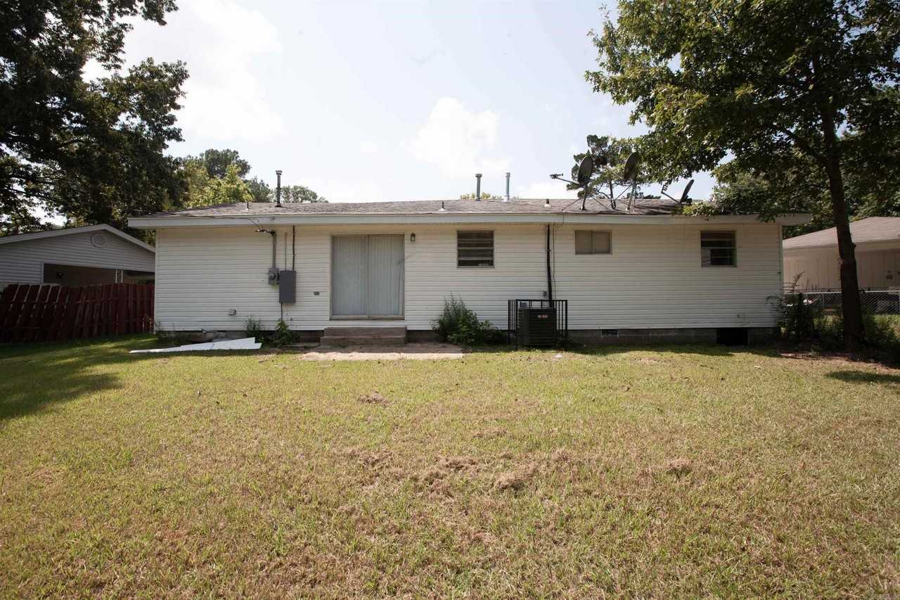 1401 Rebel Dr - Photo 2 of 8