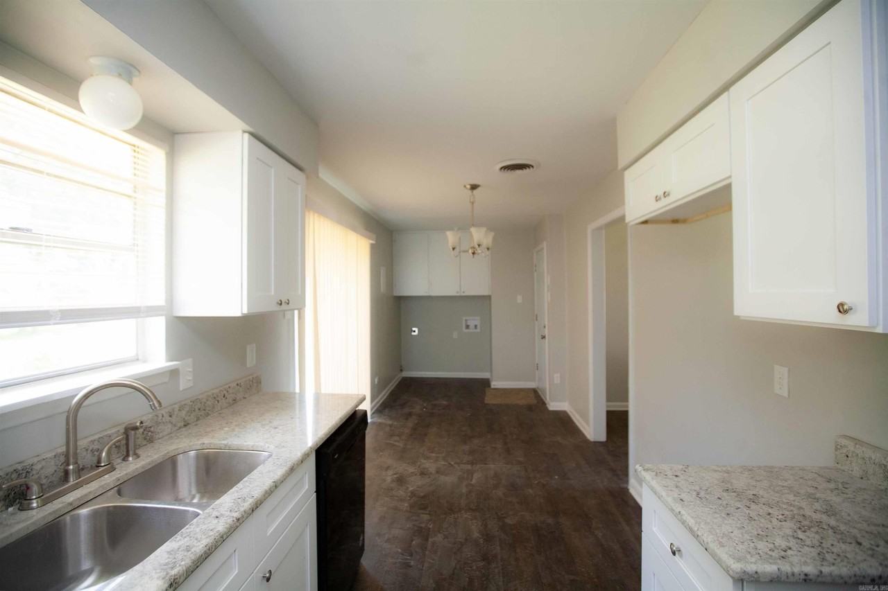 1401 Rebel Dr - Photo 5 of 8