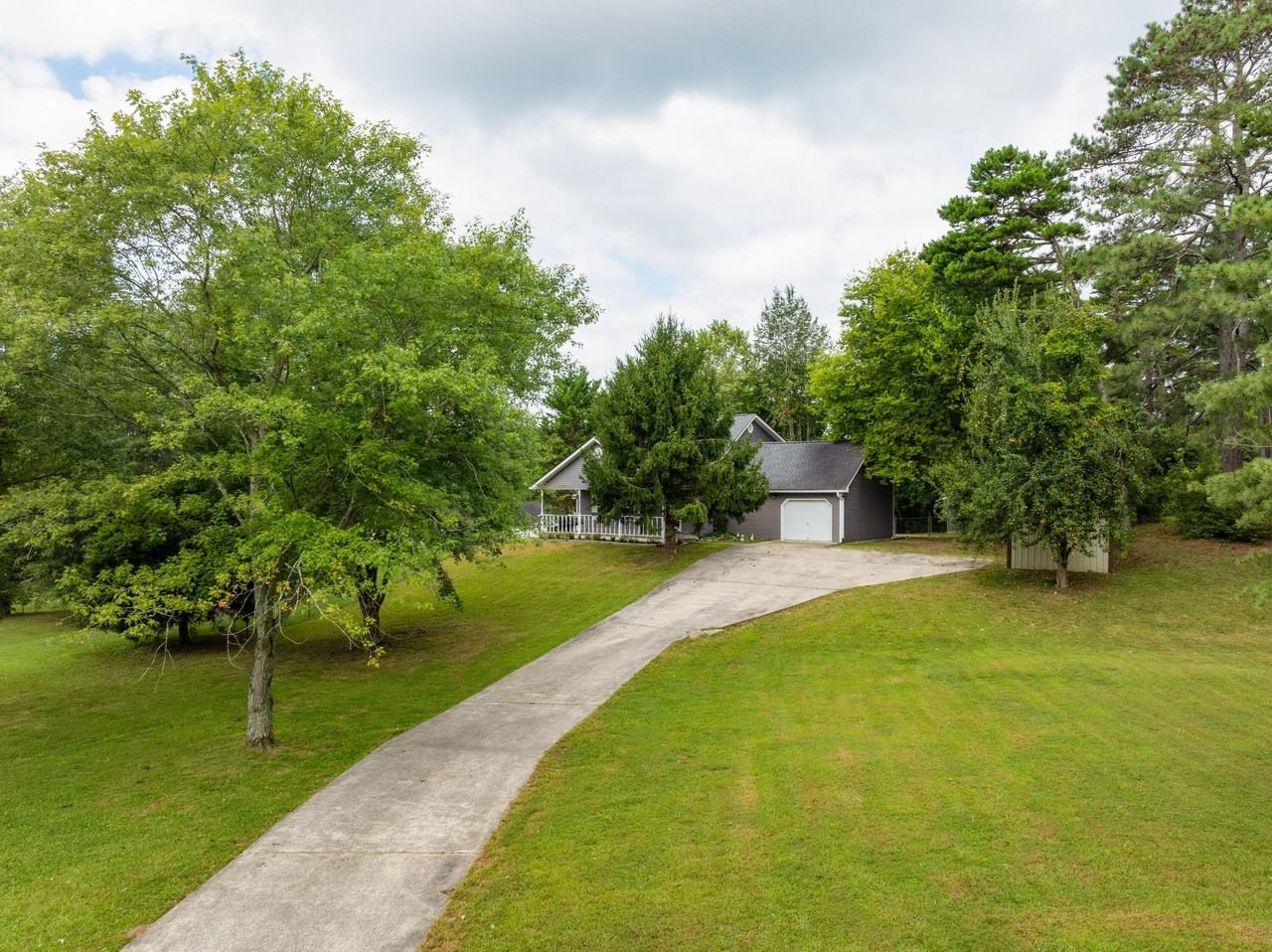 8525 Hale Rd - Photo 2 of 41