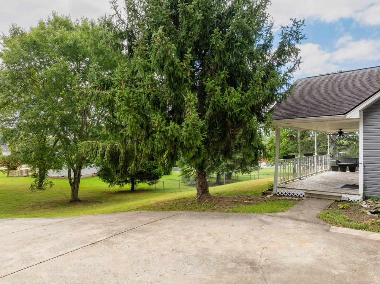8525 Hale Rd - Photo 4 of 41