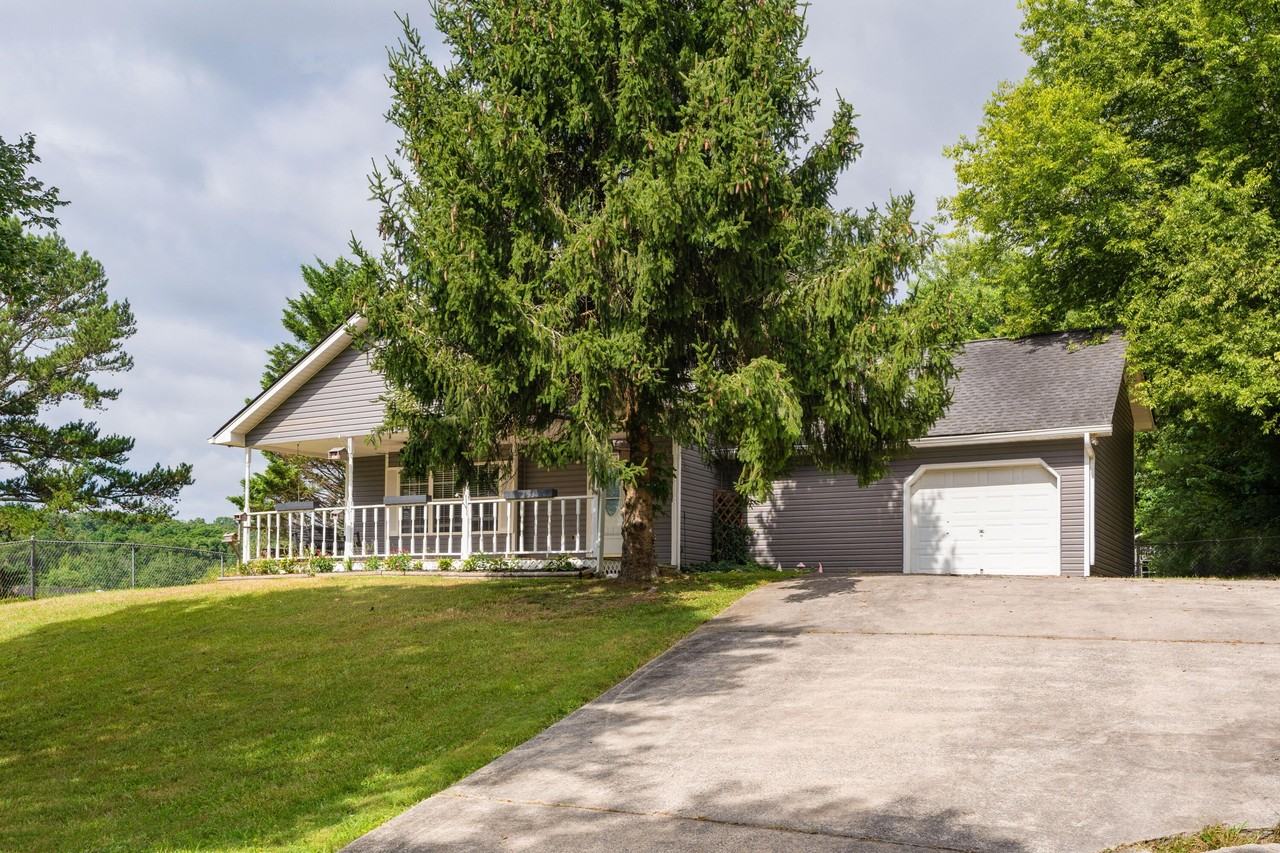 8525 Hale Rd - Photo 6 of 41