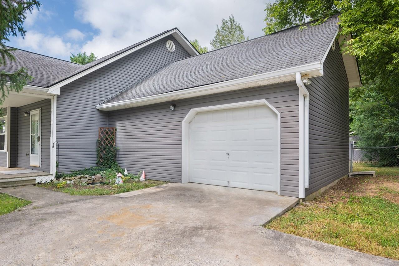 8525 Hale Rd - Photo 7 of 41