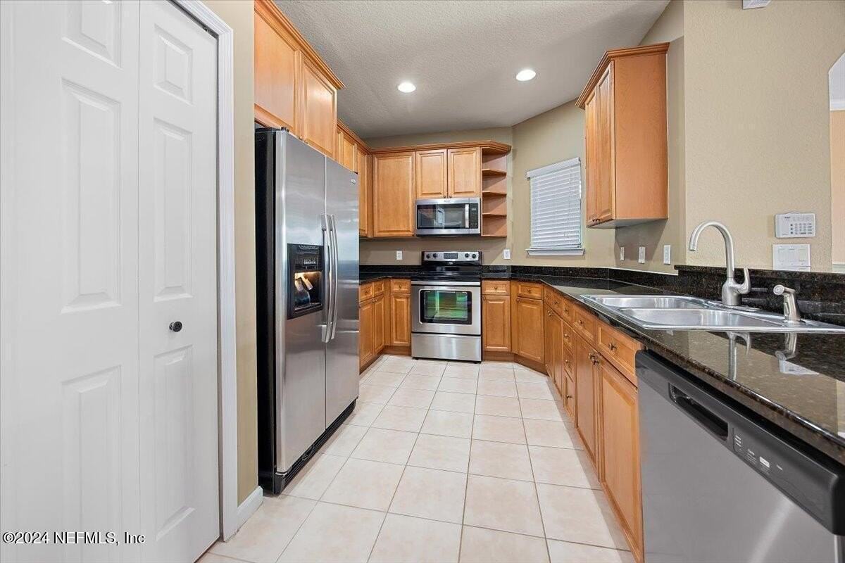 180 CALLE EL JARDIN 201 - Photo 7 of 22