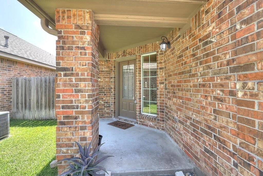 7806 Lands End Dr - Photo 3 of 40