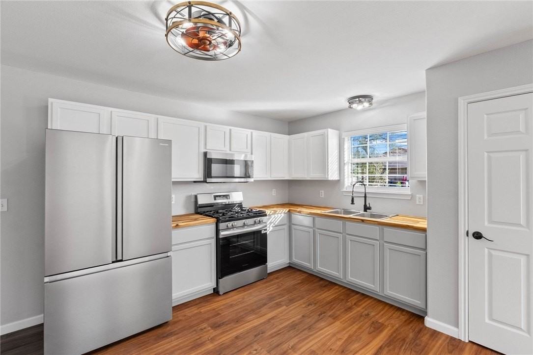 804 Avenue B - Photo 3 of 40