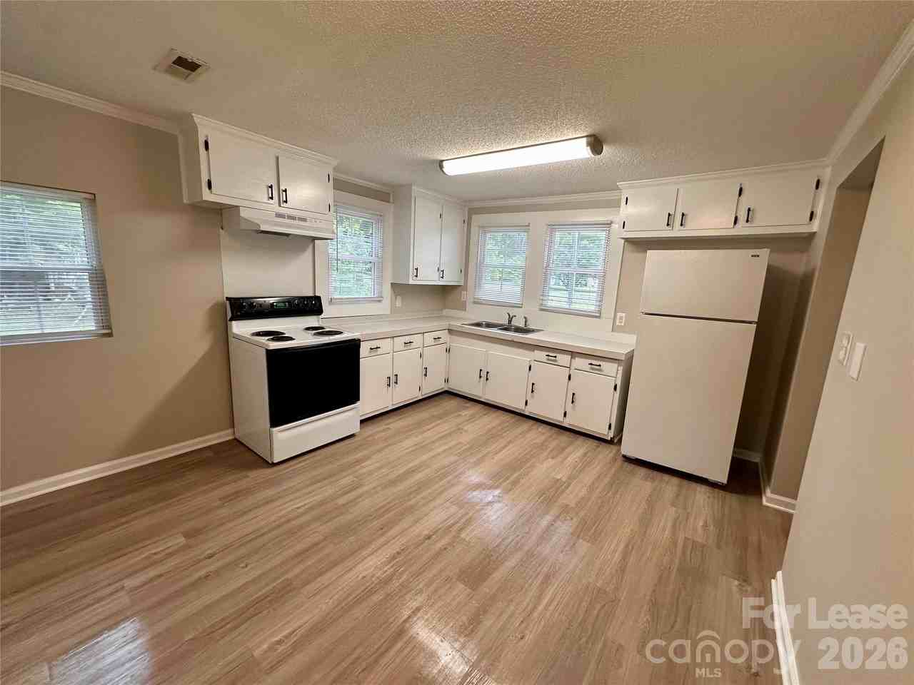 1178 Central Dr Nw - Photo 3 of 7