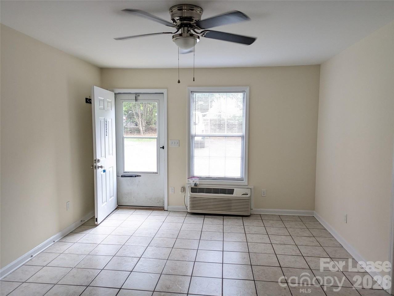 252 Lytton St - Photo 2 of 16