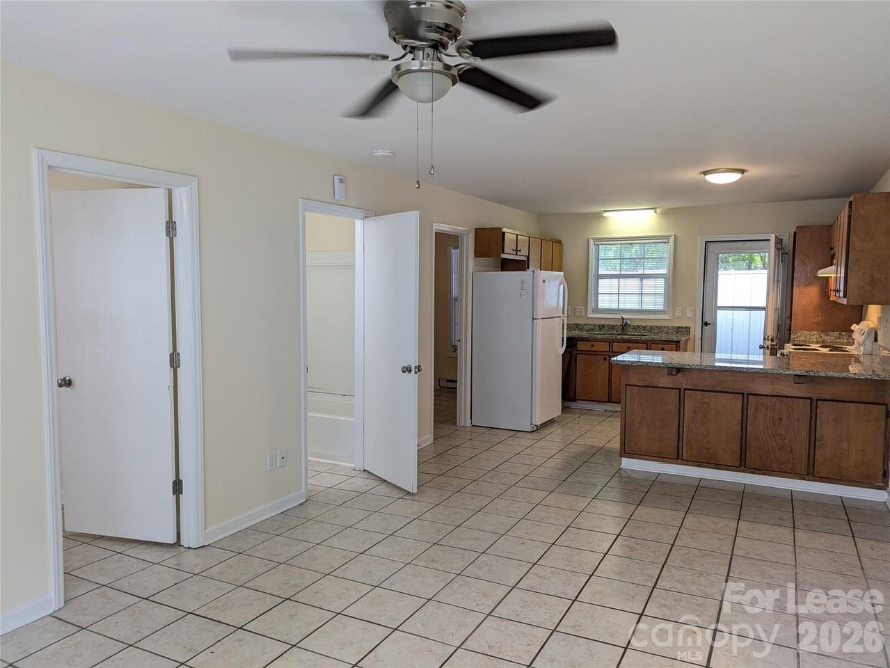 252 Lytton St - Photo 4 of 16