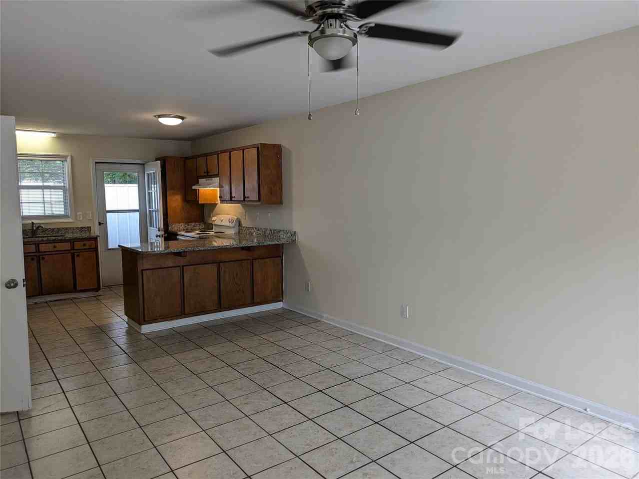 252 Lytton St - Photo 5 of 16